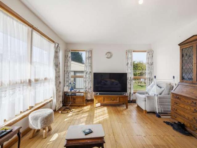 Apartment for sale in Chaslands, Canterbury