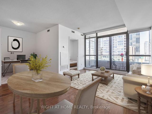 Condo for sale in Toronto, Golden Horseshoe