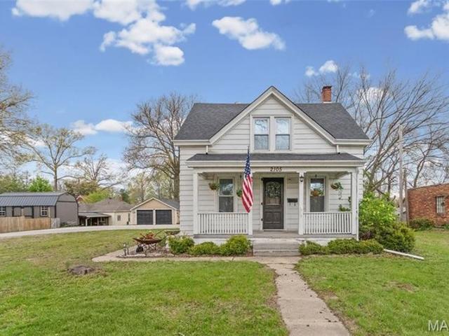 House for sale in Alton, Illinois