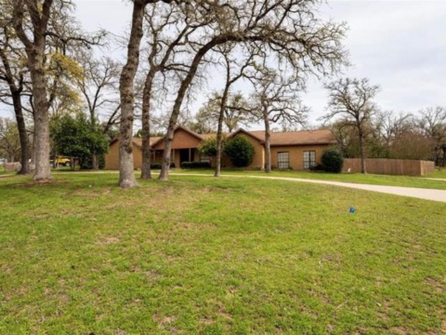 House for sale in Milam, Texas