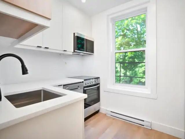 Apartment for rent in St. Leonard's, Quebec