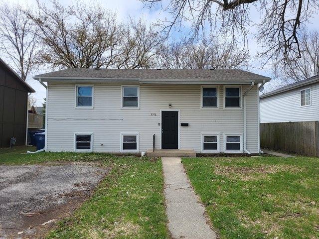 House for sale in Great Lakes, Illinois