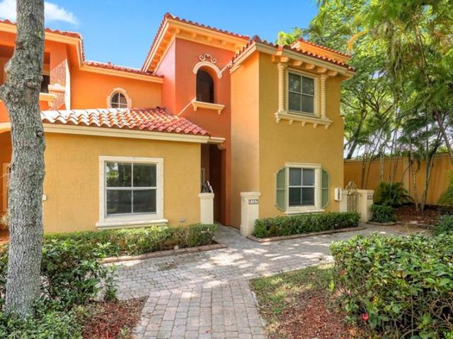 Townhouse for sale in Dania, Florida