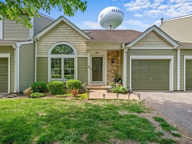 Townhouse for sale in Mchenry, Illinois