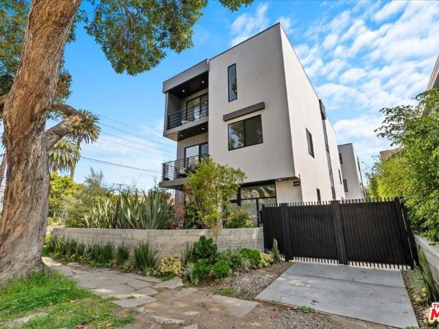 Townhouse for sale in Los Angeles