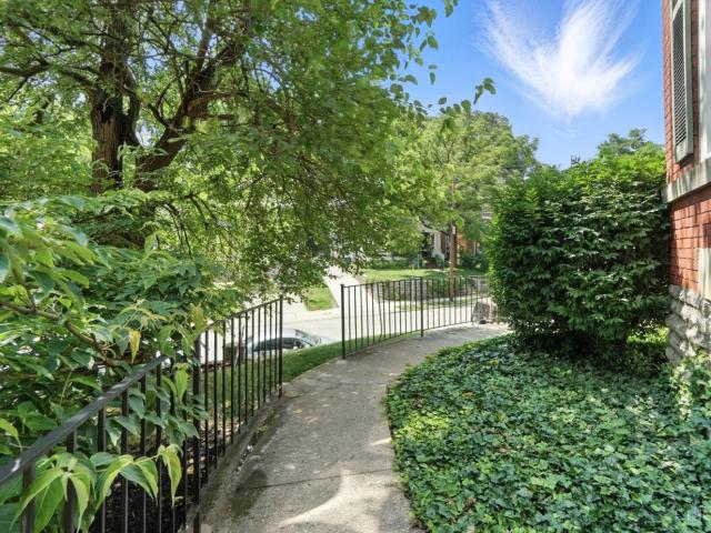 Condo for sale in Walnut Hills, Roselawn