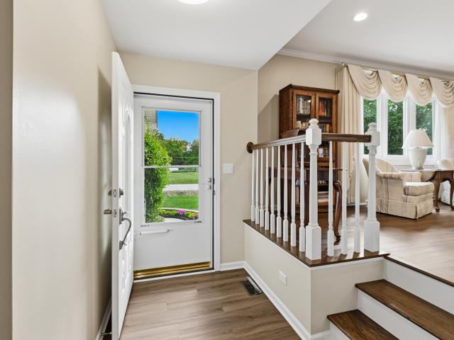 House for sale in Lindenhurst, Illinois