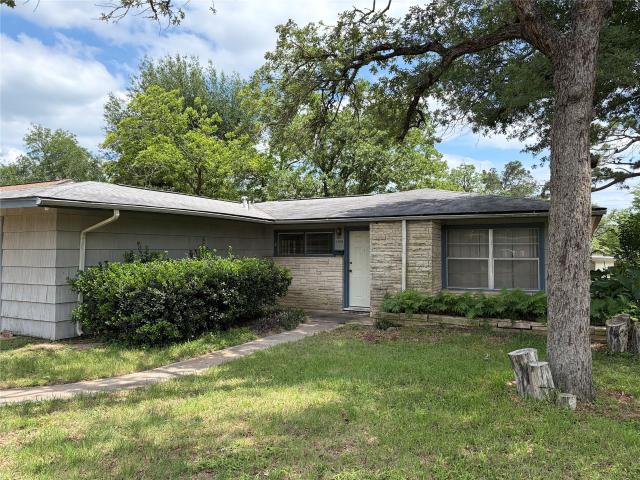 House for sale in Milam, Texas