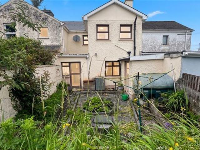 Townhouse for sale in Ballinasloe, Connacht