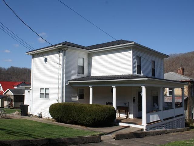 House for sale in Hinton, West Virginia