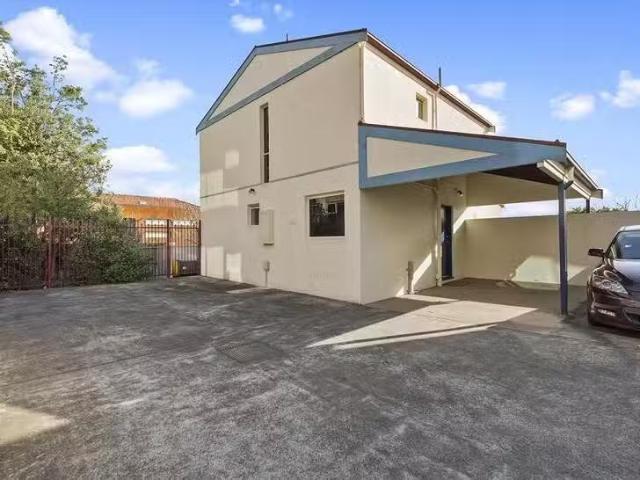 House for rent in New Town