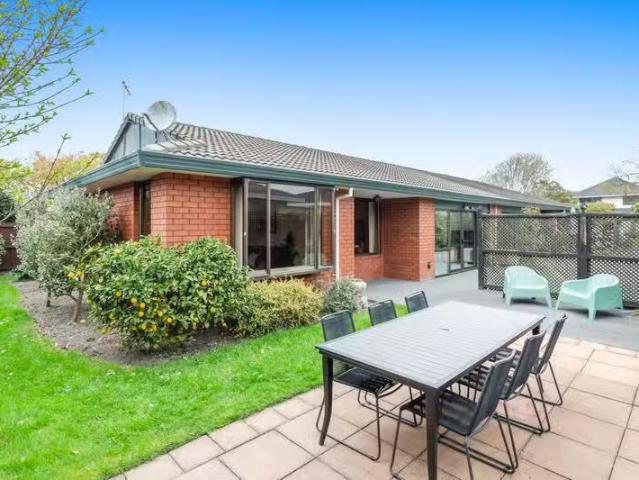 House for sale in Chaslands, Canterbury