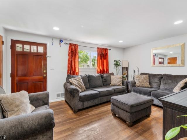 House for sale in Linden, New Jersey