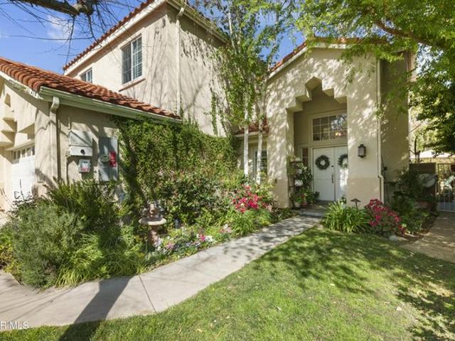 Townhouse for sale in Oak Park, California