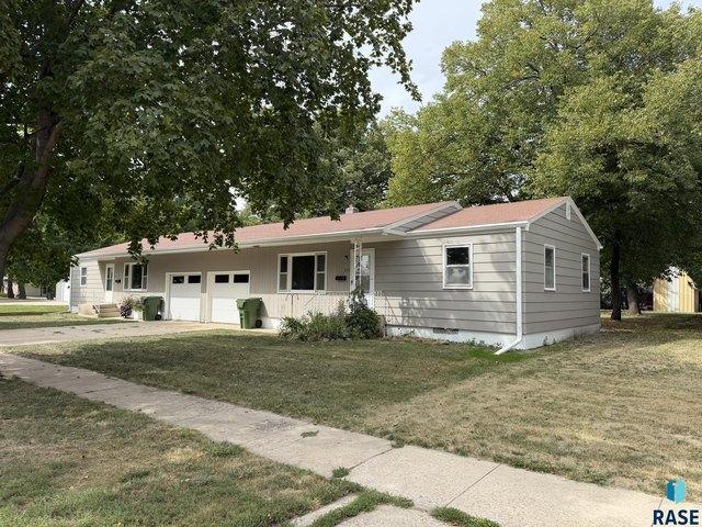 House for sale in Freeman, Hutchinson County