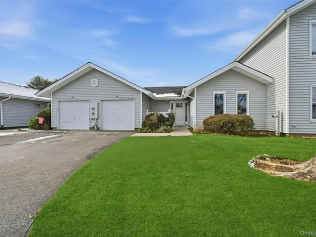 Condo for sale in Smithtown, New York