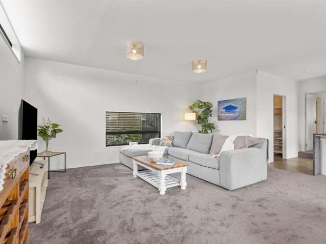 House for sale in Weymouth, Manurewa