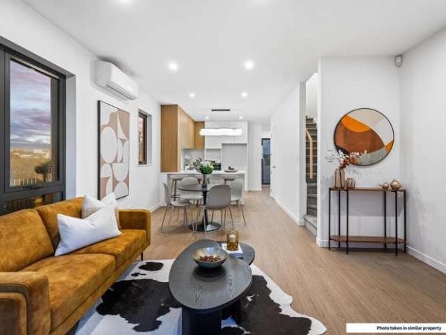 Townhouse for sale in Westgate, Henderson-Massey