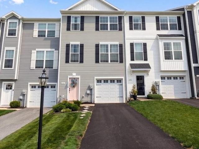 Townhouse for sale in Red Lion, Pennsylvania