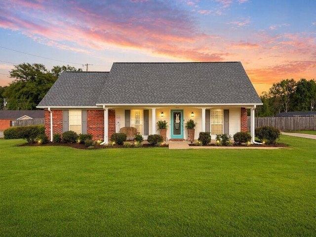 House for sale in Mantachie, Mississippi