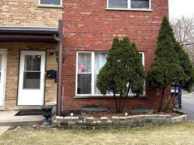 Townhouse for sale in North Aurora, Illinois