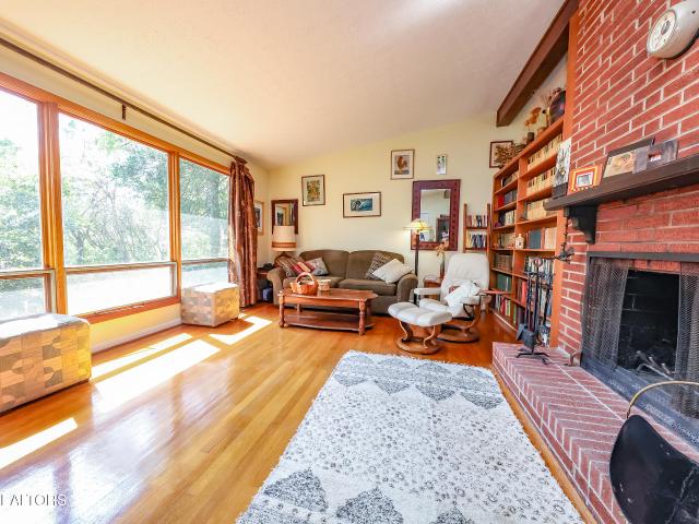 House for sale in Willow Brook-Lasalie, Oak Ridge