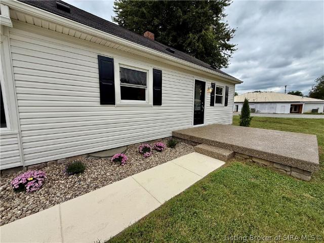 House for sale in Henryville, Indiana