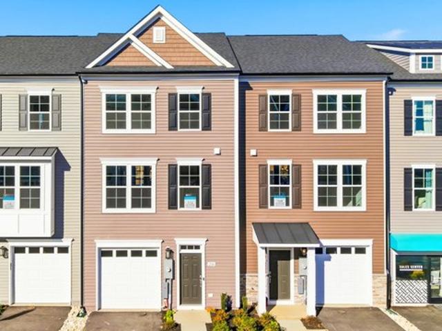Townhouse for sale in Virginia