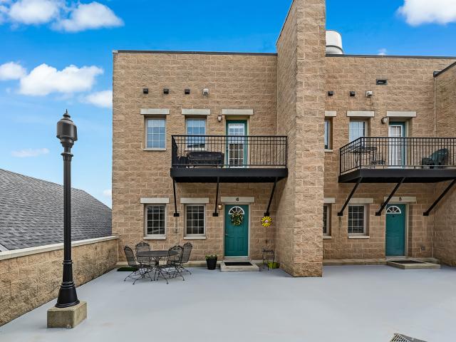 Condo for sale in Westmont, Illinois