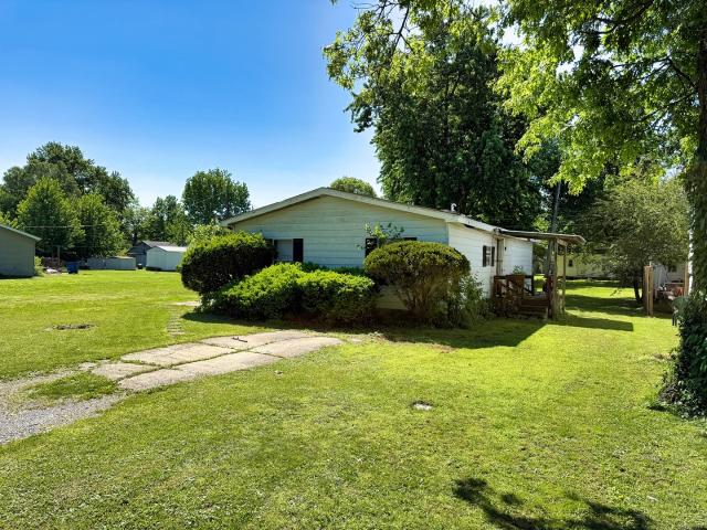 House for sale in Flora, Illinois