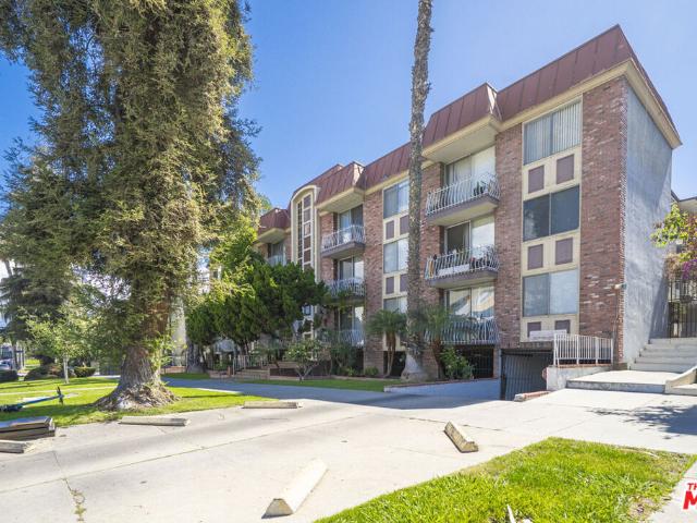 Condo for sale in Canoga Park, California