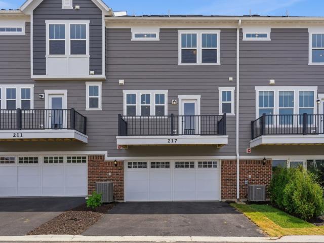 Townhouse for sale in Schaumburg, Illinois