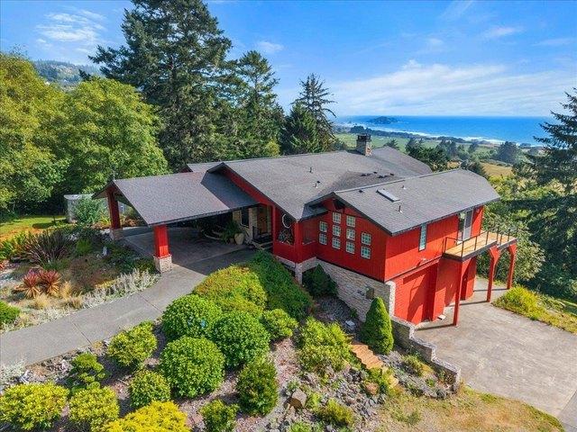 House for sale in Smith River, California