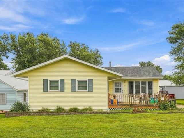House for sale in Linn, Iowa