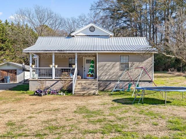 House for sale in Chickamauga, Georgia