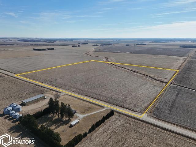 Farm for sale in Cedar, Iowa
