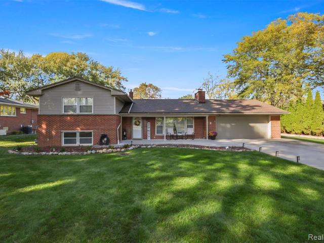 House for sale in Potawatomie Woods, Grosse Ile Township