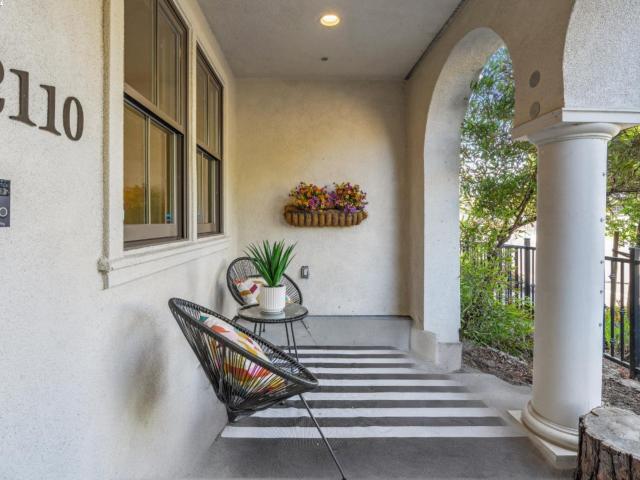 Townhouse for sale in Alameda