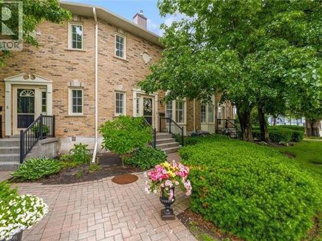 Townhouse for sale in Burlington, Golden Horseshoe
