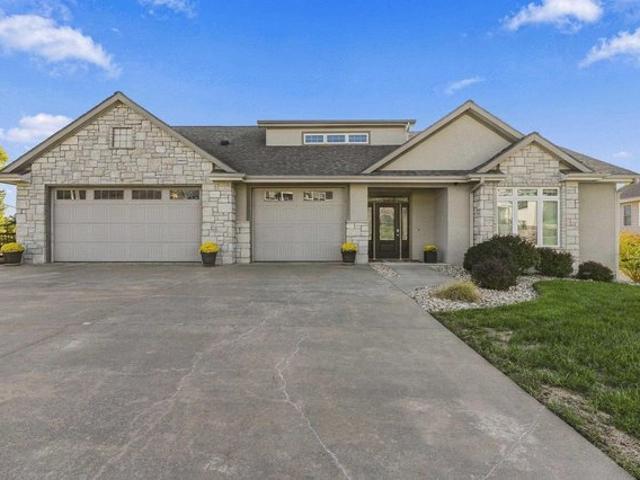 House for sale in Manhattan, Riley County