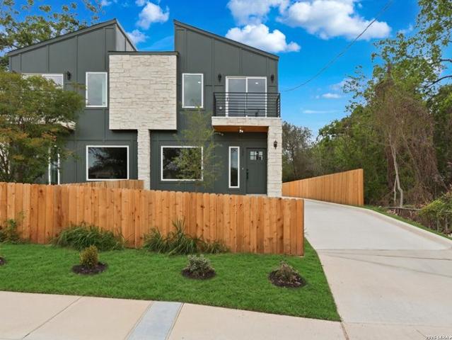 Townhouse for sale in Leesville, Texas