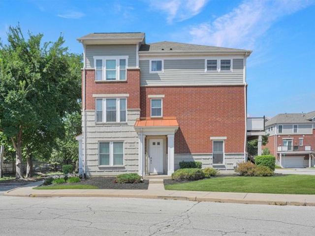 Townhouse for sale in Arlington Heights, Illinois