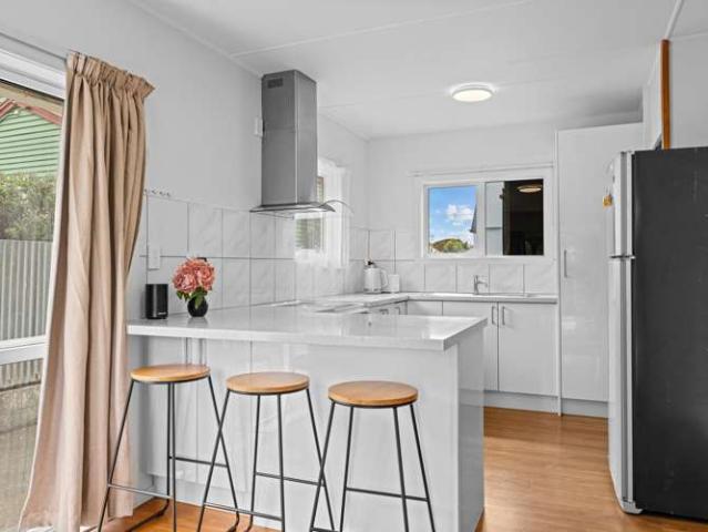House for sale in Chaslands, Canterbury