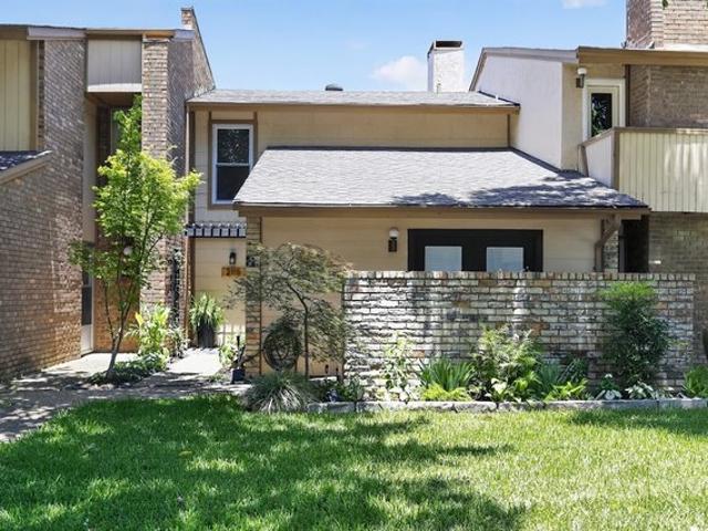 Townhouse for sale in Arlington, Texas
