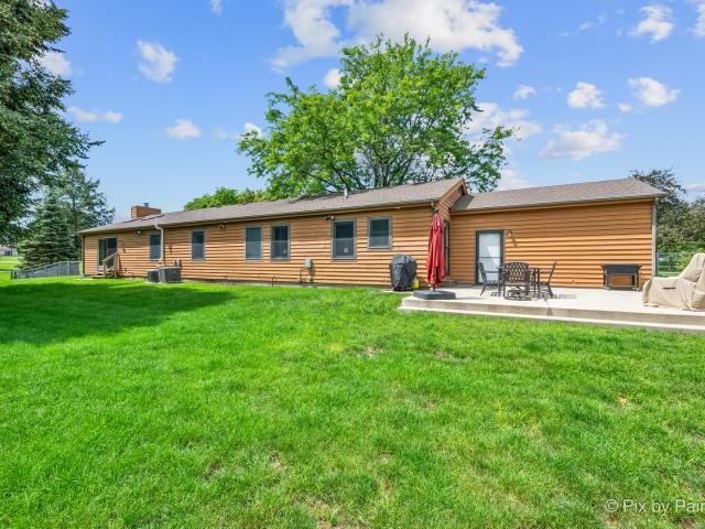 House for sale in Mchenry, Illinois