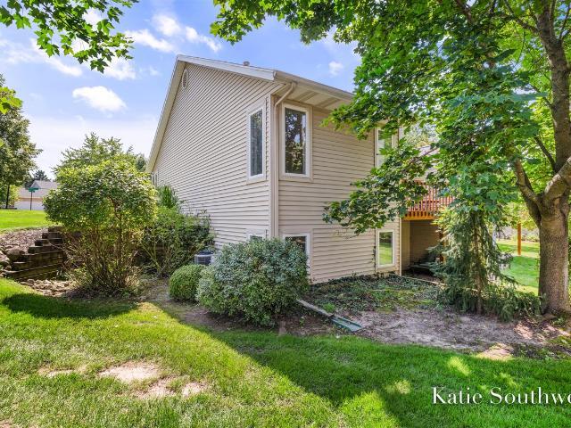 Condo for sale in Applewood Condominiums, Grand Rapids