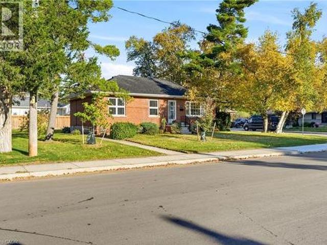 House for sale in Burlington, Golden Horseshoe