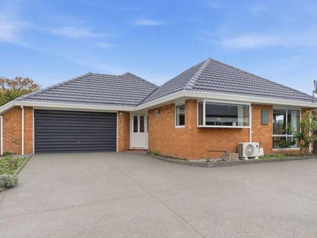 House for sale in Chaslands, Canterbury
