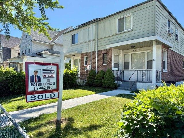 House for sale in Queens, Arverne