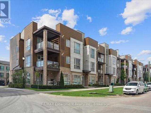 Townhouse for sale in Oakville, Ontario